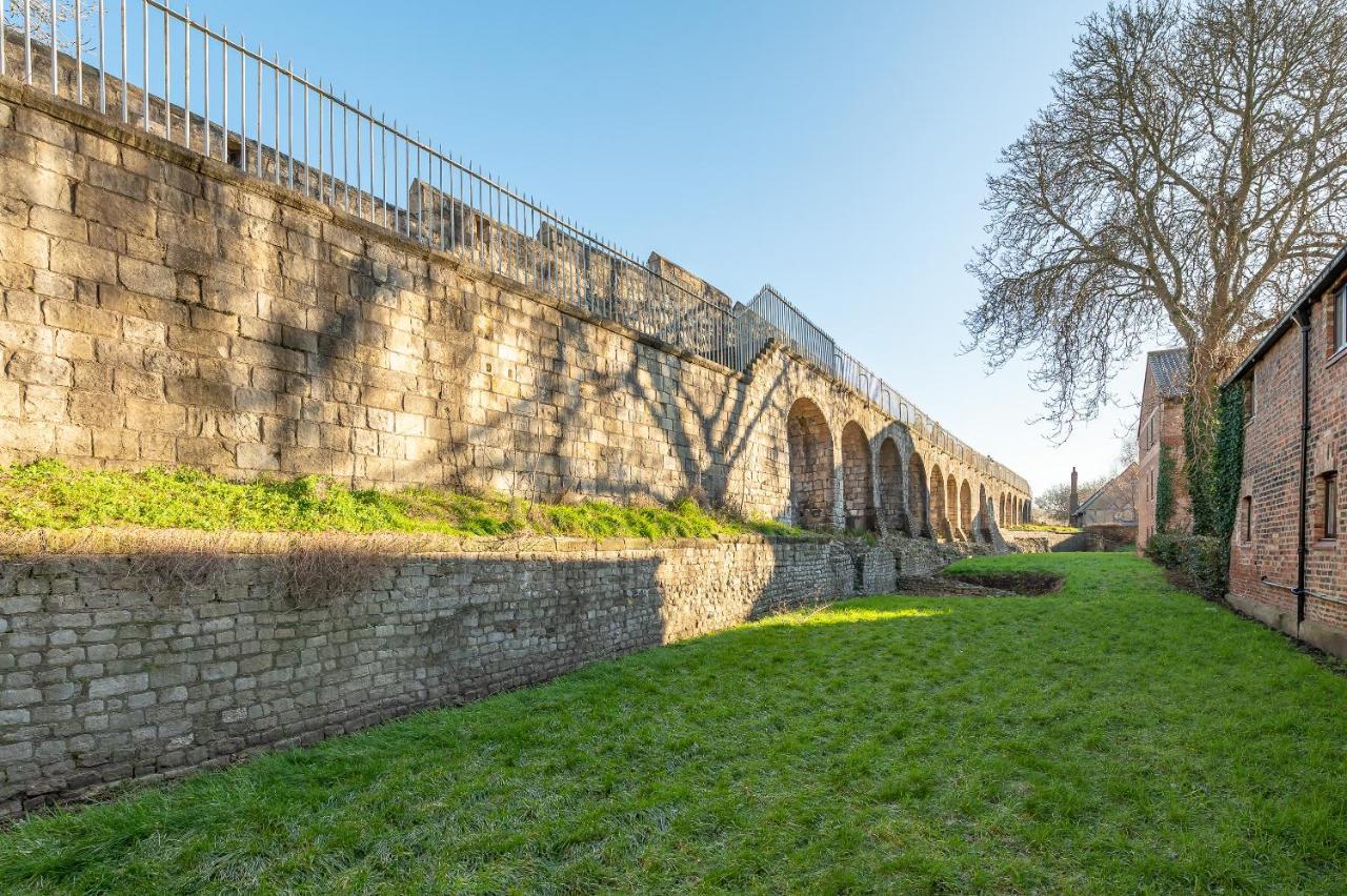 Roman Walls View Йорк Экстерьер фото